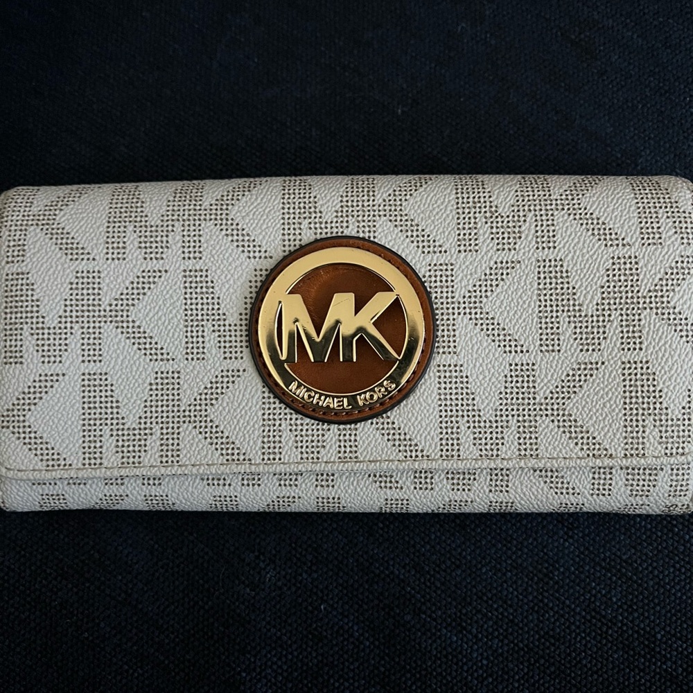 NWOT Michael Kors Wallet